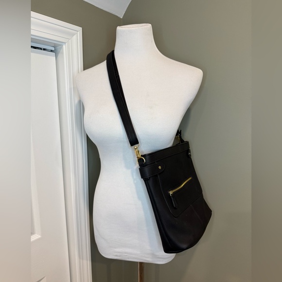 Browning Black Leather Concealed Carry Crossbody Bag with Gold Metal - Picture 3 of 12